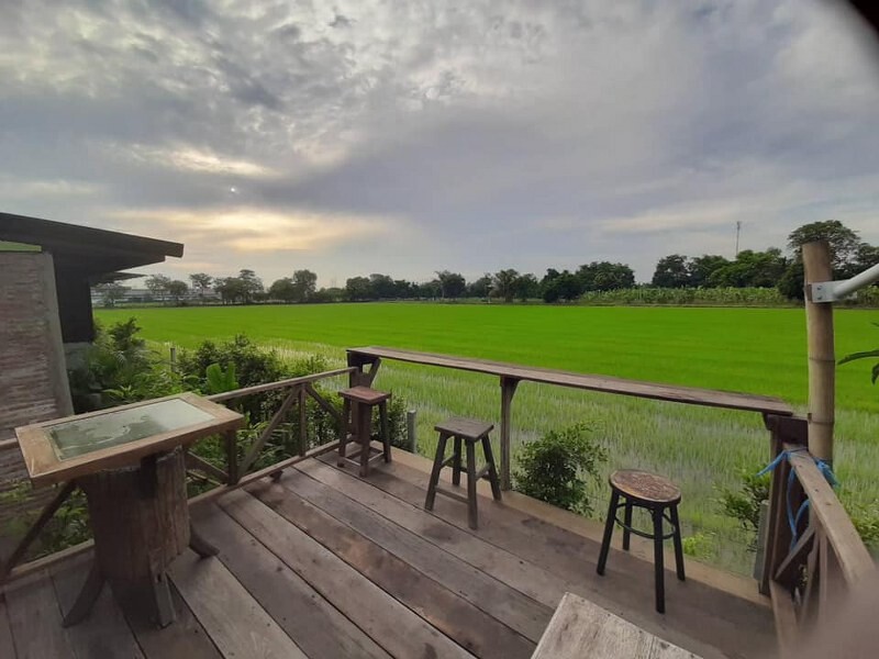 บ้านพักบังกะโลชั้นเดียวของ Mor Mor Resort อ่างทอง ในสวนวิวทุ่งนา