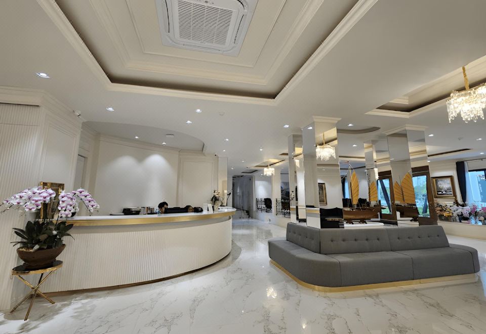 บรรยากาศภายในโรงแรม Suphorn Grand Hotel อ่างทอง โถงและทางเดิน