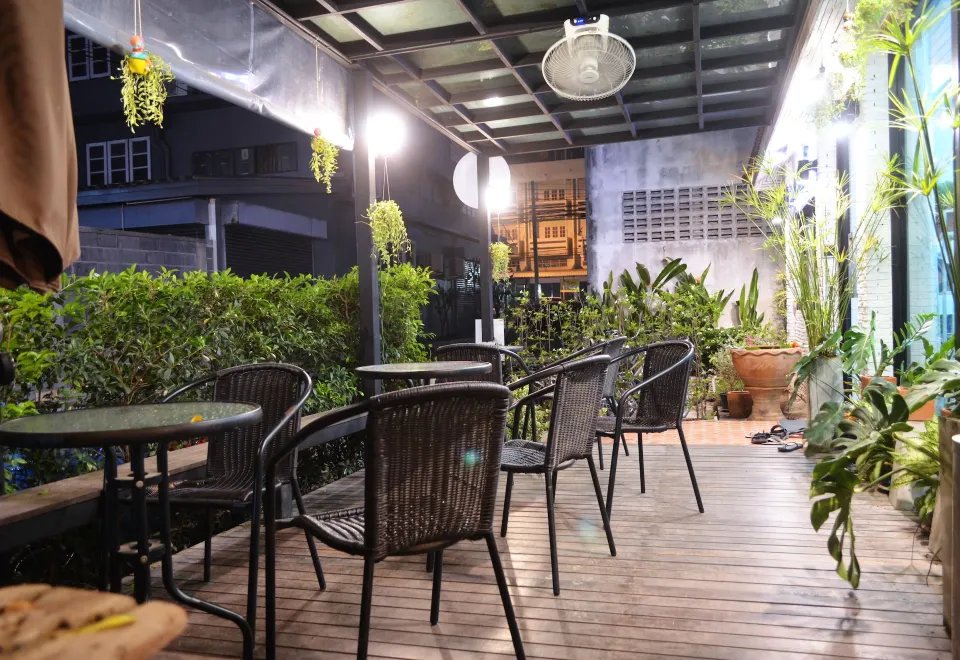 ห้องดอร์มเตียงสองชั้นแอร์ของ Early Bird Hostel อยุธยา สะอาดเรียบง่าย