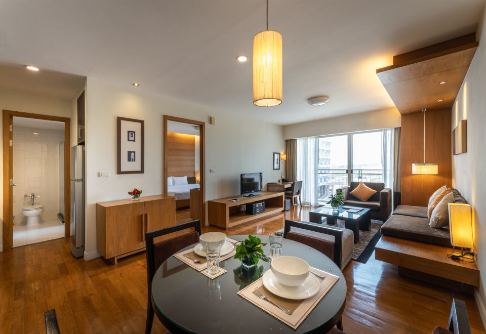 พื้นที่ส่วนกลางและห้องอาหารของ Kantary Hotel Ayutthaya ถนนโรจนะ