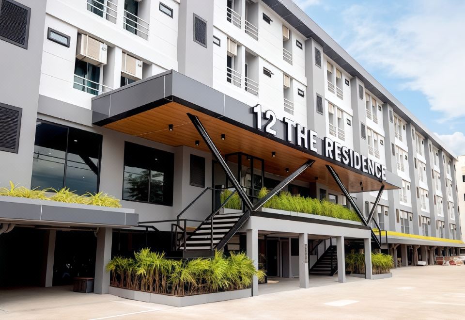 12 The Residence Hotel & Apartment
