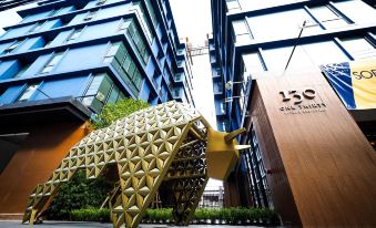 ห้อง Superior ของ 130 Hotel Bangkok โทนสีน้ำตาลอบอุ่น วิวเงียบสงบ