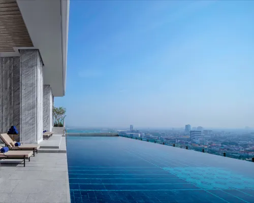 ห้องสวีทของ 137 Pillars Suites Bangkok ตกแต่งเรียบหรู พร้อมระเบียงส่วนตัว