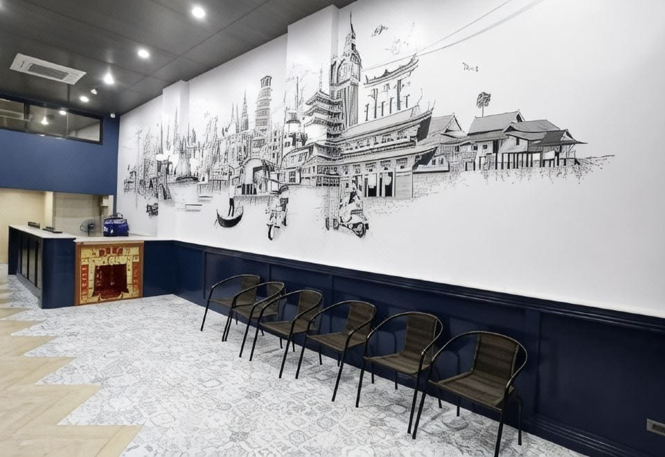 ห้องพักของ 19A Bangkok Hostel ตกแต่งร่วมสมัยโทนสะอาดตา เตียงปูเรียบร้อย