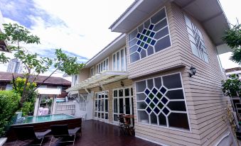 ห้องพักของ A Sleep Bangkok Charoenkrung บรรยากาศสะอาดสไตล์มินิมอล