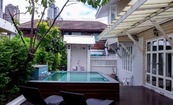 สวนและระเบียงนั่งเล่นด้านนอก A Sleep Bangkok Charoenkrung