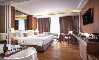 Copper Aquarium Restaurant ร้านอาหารนานาชาติภายใน Amaranta Hotel