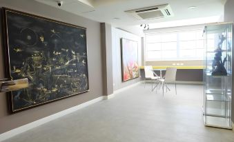 พื้นที่ส่วนกลางและทางเข้า Aree Art Residence บรรยากาศอบอุ่นเป็นกันเอง