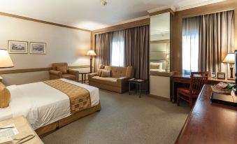 สระว่ายน้ำกลางแจ้ง Arnoma Grand Bangkok ย่านราชประสงค์