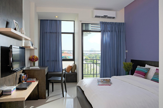 บรรยากาศด้านหน้า @Home Residence Bangkok ซอยเสรี 2 หัวหมาก