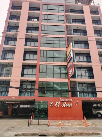 @81 Hotel Bangkapi guest room, King bed, spacious and clean interior