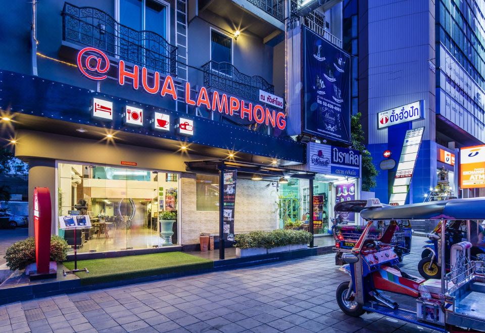 At Hua Lamphong Hotel
