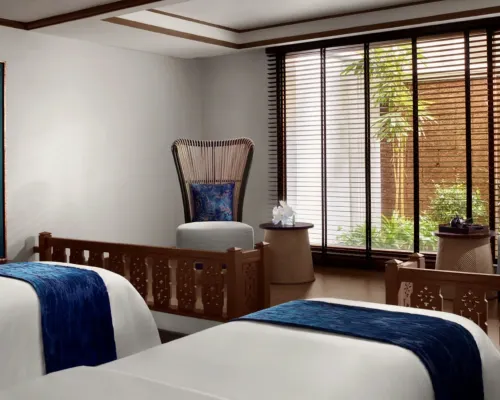 อินฟินิตี้พูลชั้น 25 ของ AVANI+ Riverside Bangkok มองออกไปเห็นแม่น้ำเจ้าพระยาและวัดอรุณ