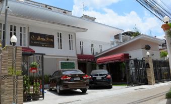 Free breakfast spread at Cana Boutique Hotel — Thai and Western options praised by multiple guests
