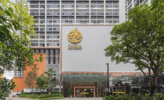 ห้อง Studio Duplex ของ Cassia Rama 9 Bangkok โทนโมเดิร์น มีครัวเล็กและระเบียง
