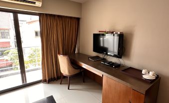 Common area and room ambience at Cattreya Place, new 2025 serviced apartment on Rim Khlong Prapa Road