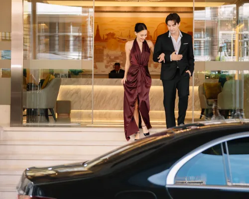 บริเวณสระว่ายน้ำน้ำเกลือกลางแจ้งของ Centre Point Plus Hotel Silom