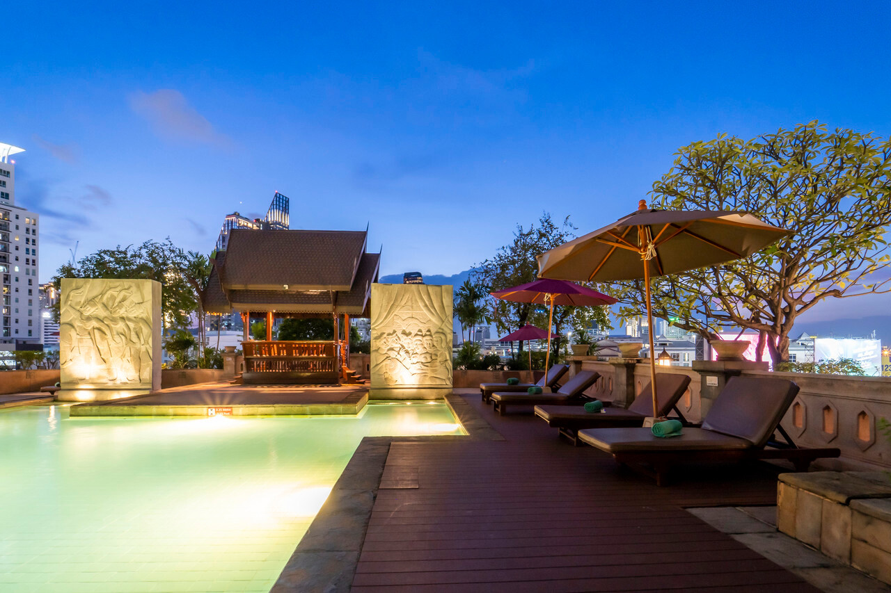 ห้องพัก Deluxe Century Park Hotel กรุงเทพ เตียง King ห้องน้ำหินอ่อน