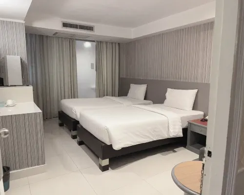 ด้านหน้าอาคาร Chaleena Princess Ramkhamhaeng โรงแรม 3 ดาว ซอยรามคำแหง 65 กรุงเทพ