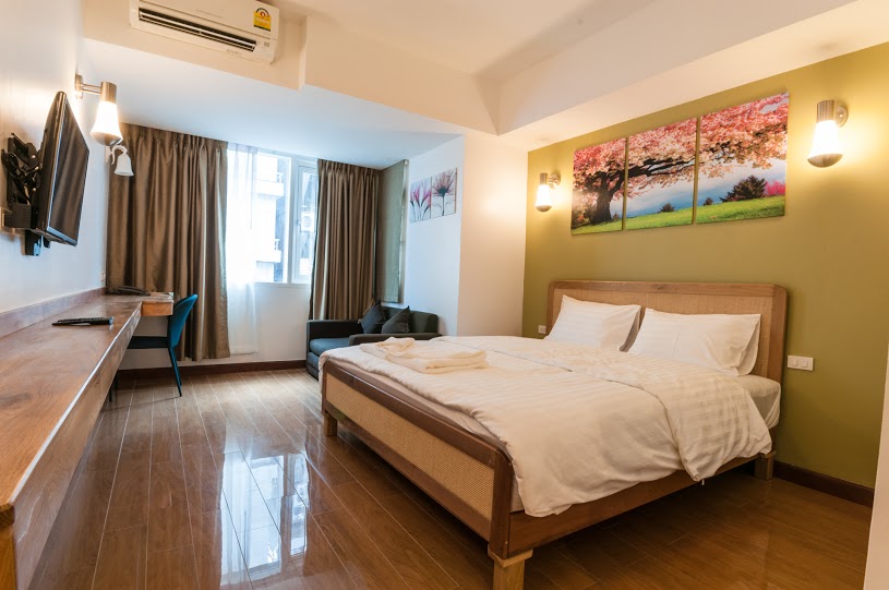 Exterior and garden of Cozy at 9 Hotel and Kitchen Bangkok — quiet residential-style setting in Huai Khwang