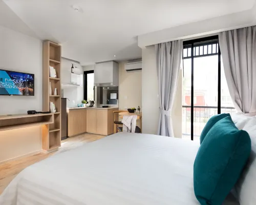 ห้องพักสไตล์ไลฟ์สไตล์โมเดิร์นของ Cross Vibe Bangkok Sukhumvit