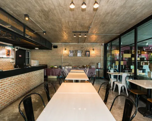 ร้านอาหารภายใน De Botan Srinakarin Bangkok บรรยากาศอบอุ่นสไตล์บูติก