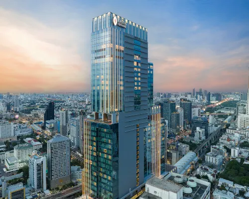 ห้องพักของ Eastin Grand Hotel Phayathai ตกแต่งร่วมสมัยสไตล์โมเดิร์นลักชัวรีโทนเป็นกลาง พร้อมวิวเมืองกรุงเทพ