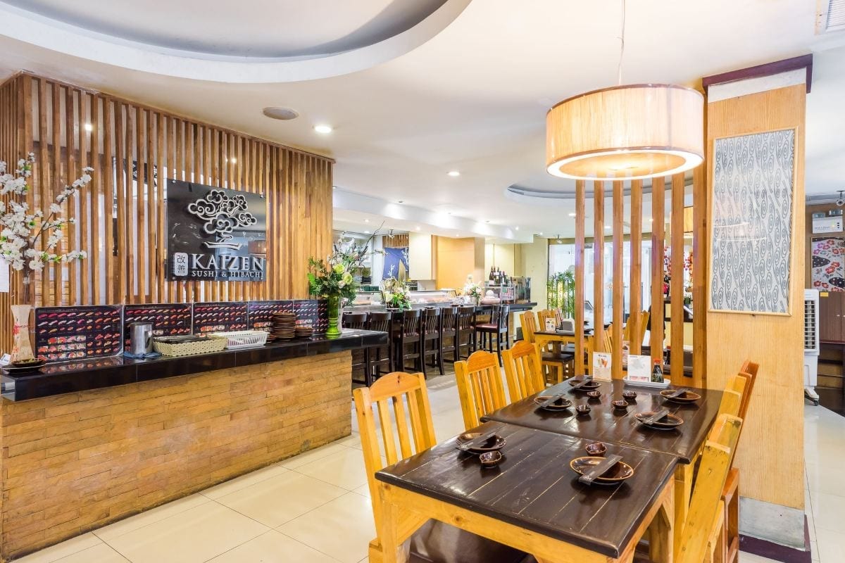 ร้านอาหารของ Evergreen Place Siam by UHG บรรยากาศโปร่งสบายสำหรับมื้อเช้าและมื้อค่ำ