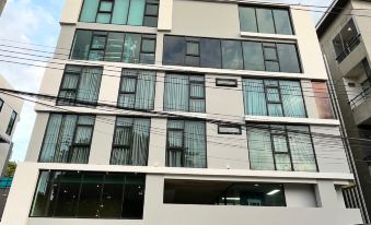 ห้องพักสไตล์เรสซิเดนซ์ของ Fullrich Residence ลาดพร้าว 71 เตียง เฟอร์นิเจอร์พื้นฐาน