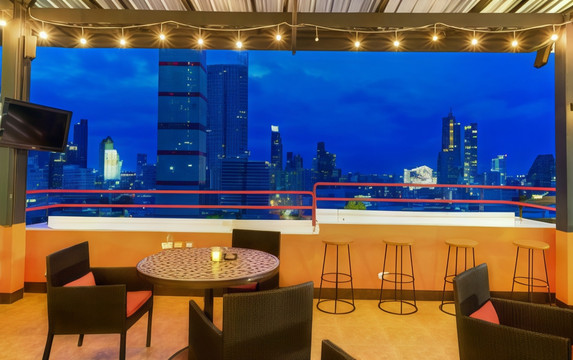 ห้องพัก Deluxe ของ Furama Silom Bangkok ห้องกว้างสไตล์คอนเทมโพรารี