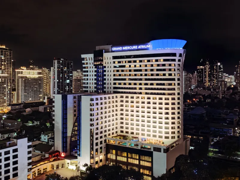ห้องพักภายในของ Grand Mercure Bangkok Atrium กว้าง สะอาด ตกแต่งสไตล์คลาสสิก