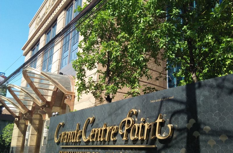 Signature Deluxe room at Grande Centre Point Sukhumvit 55, 40 sq m with Bangkok skyline views