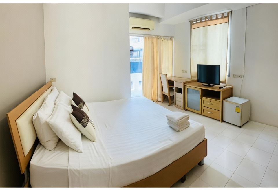 Grandview Condominia Bangkok guest room with private balcony and city view