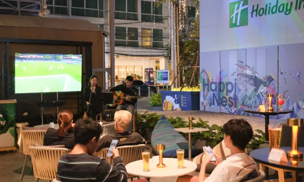 Bar and lounge area at Holiday Inn Express Bangkok Soi Soonvijai, a calm space for guests recovering between appointments