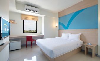 Standard room at Hop Inn Bangkok Chaengwattana — clean, simply furnished with double bed, air-con and flat-screen TV