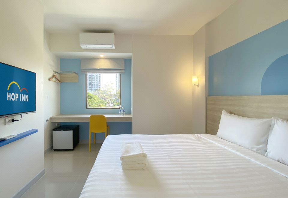 Private balcony in a guest room at Hop Inn Bangkok Onnut Station, Sukhumvit Soi 52