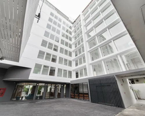 สระว่ายน้ำกลางแจ้งของ Hotel Amber Sukhumvit 85 กรุงเทพ