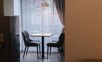 ล็อบบี้โรงแรม Hotel Holm Bangkok ดีไซน์ทันสมัยเรียบหรู