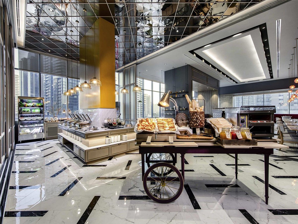 Breakfast buffet at The Market Restaurant, ibis Bangkok Sukhumvit 24