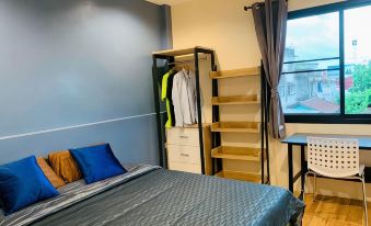 ห้องพักภายใน Icon Hostel กรุงเทพ ย่านวังหลัง สะอาด มีแอร์และหน้าต่าง