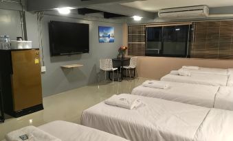 บริเวณโดยรอบ Icon Hostel ซอยวังหลัง 8 ใกล้ตลาดวังหลังและโรงพยาบาลศิริราช
