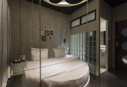 ห้องพักสไตล์วินเทจของ Jasaen Stylish Boutique Hotel บางรัก กรุงเทพฯ
