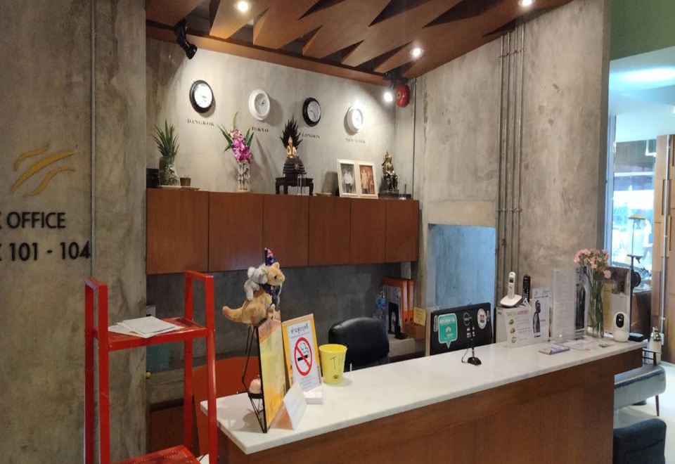 ด้านหน้าอาคาร Jasaen Stylish Boutique Hotel ซ.เจริญกรุง 57 บางรัก
