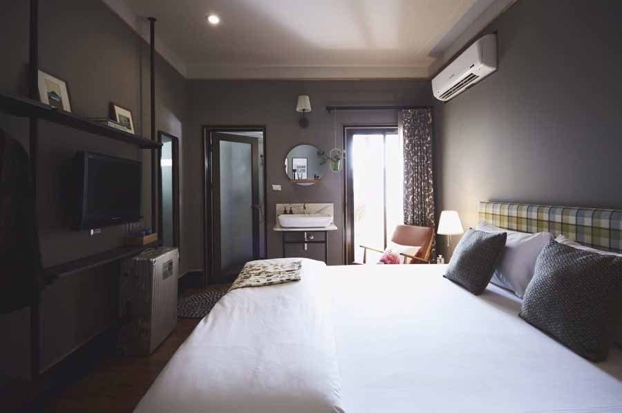 ห้องพัก Deluxe ของ Josh Hotel ตกแต่งโทนพาสเทลแนว Wes Anderson พร้อมงานดีไซน์เก๋
