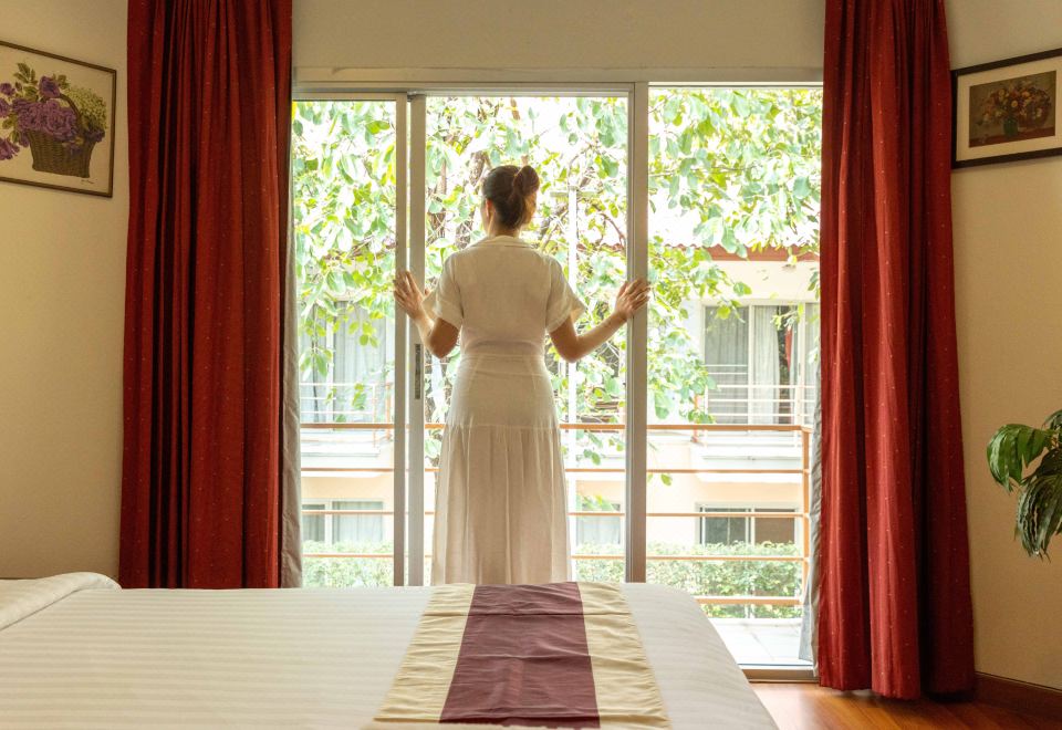 ห้องพักของ Kiatthada Resort ลาดพร้าว ตกแต่งเรียบสะอาด มีระเบียงส่วนตัว