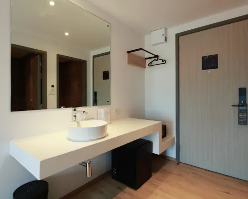 ห้องพัก Koo Premier ของ KOO Hotel Bangkok ตกแต่งสไตล์ธรรมชาติ เตียง King สบาย