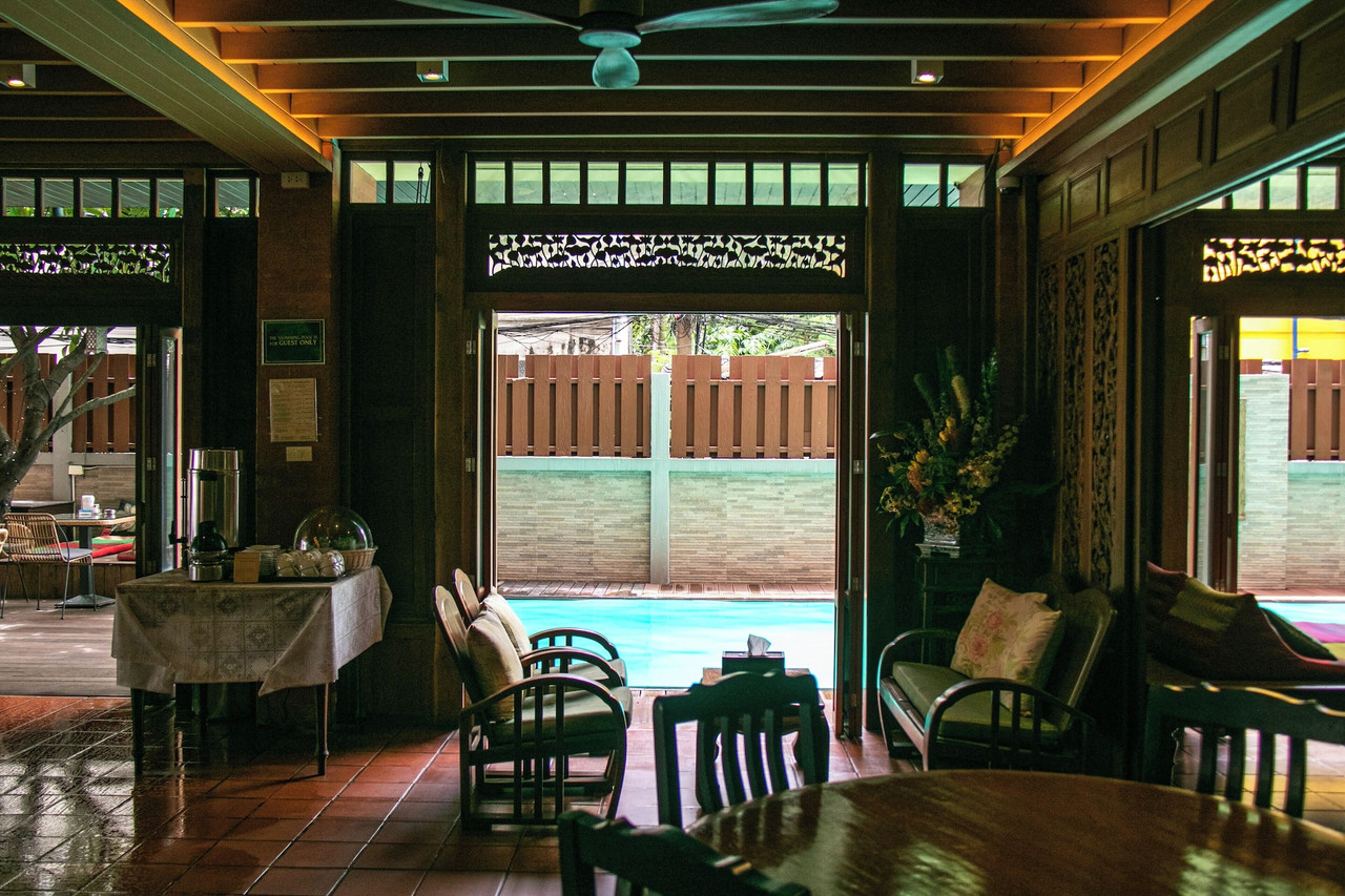 วิวริมคลองบางลำพูจาก Lamphu Tree House บรรยากาศเงียบสงบกลางย่านบางลำพู