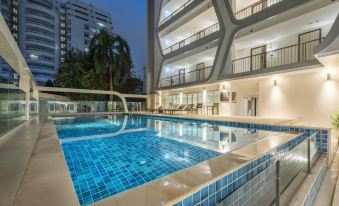Outdoor saltwater swimming pool at Le Tada Parkview Hotel Bangkok