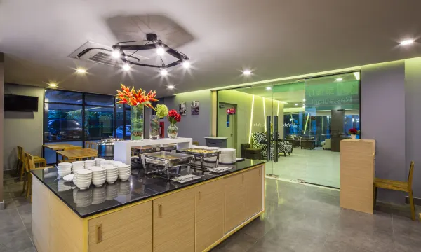Restaurant at Livotel Kaset Nawamin serving daily breakfast buffet and Thai meals