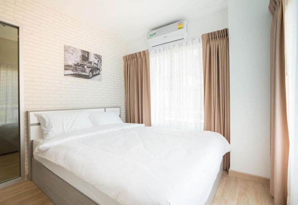 The Lux Ladprao 10
